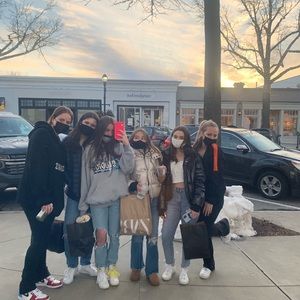 Meet your Posher, Maura